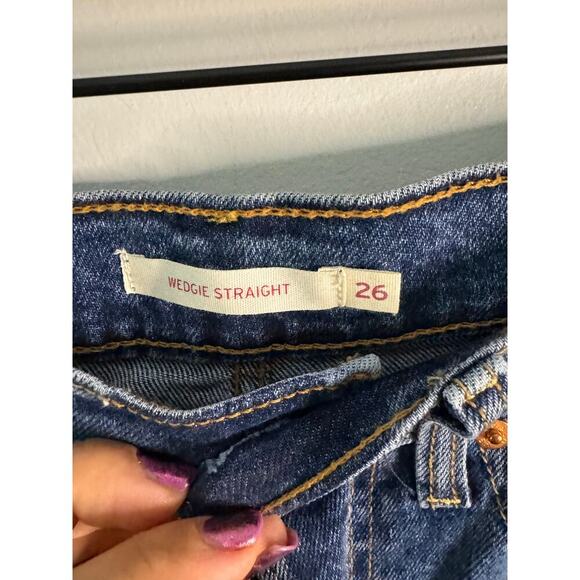 Levi’s women’s wedgie straight distressed knee jeans size 26 - Picture 4 of 8